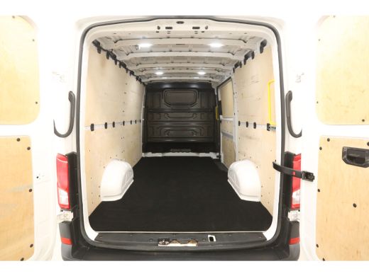 Volkswagen Crafter 2.0 TDI L3H2 140PK | 3000KG Trekgew. | Aut. | Airco | Camera | Carplay | 3 Zits | Navi ActivLease financial lease