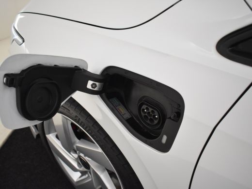 Volkswagen Golf 1.4 eHybrid GTE 245PK DSG/AUTO | Navigatie | Cruise control adaptief | Apple carplay Android auto... ActivLease financial lease