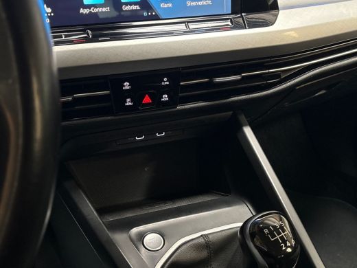Volkswagen Golf 1.5 TSI Sport (4 CILINDER, APPLE CARPLAY, GROOT NAVI, STUUR/STOELVERWARMING, KEYLESS, SPORTSTOELE... ActivLease financial lease
