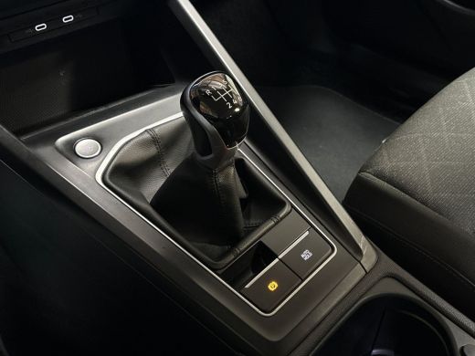 Volkswagen Golf 1.5 TSI Sport (4 CILINDER, APPLE CARPLAY, GROOT NAVI, STUUR/STOELVERWARMING, KEYLESS, SPORTSTOELE... ActivLease financial lease