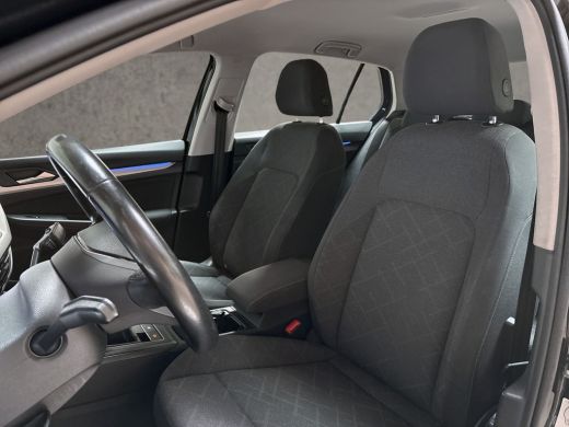 Volkswagen Golf 1.5 TSI Sport (4 CILINDER, APPLE CARPLAY, GROOT NAVI, STUUR/STOELVERWARMING, KEYLESS, SPORTSTOELE... ActivLease financial lease