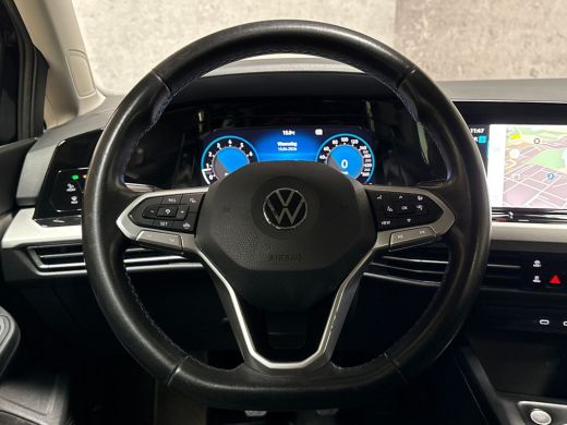 Volkswagen Golf 1.5 TSI Sport (4 CILINDER, APPLE CARPLAY, GROOT NAVI, STUUR/STOELVERWARMING, KEYLESS, SPORTSTOELE... ActivLease financial lease