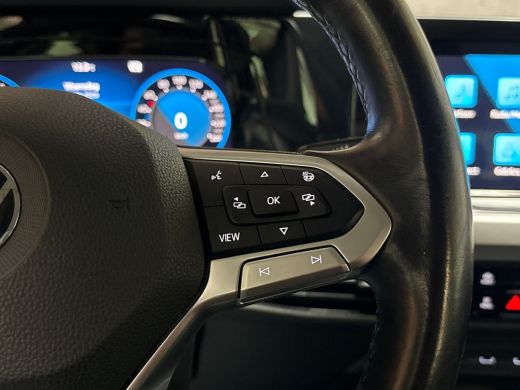 Volkswagen Golf 1.5 TSI Sport (4 CILINDER, APPLE CARPLAY, GROOT NAVI, STUUR/STOELVERWARMING, KEYLESS, SPORTSTOELE... ActivLease financial lease