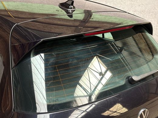 Volkswagen Golf 1.5 TSI Sport (4 CILINDER, APPLE CARPLAY, GROOT NAVI, STUUR/STOELVERWARMING, KEYLESS, SPORTSTOELE... ActivLease financial lease