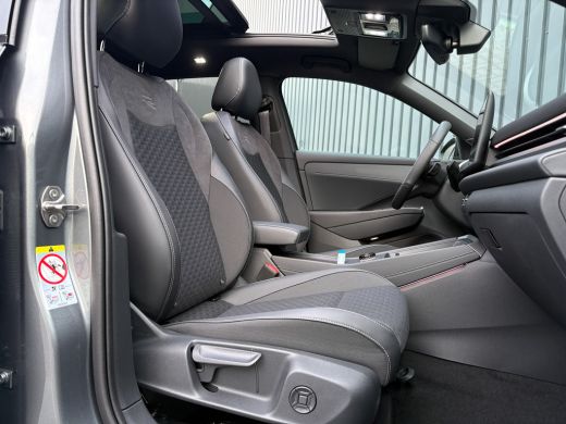 Volkswagen T-Roc 1.5 eTsi R-Line First Edition | Trekhaak wegkl. | 360 Camera | Panodak | Harman/Kardon | Prijs Ri... ActivLease financial lease