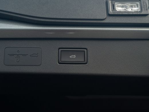 Volkswagen T-Roc 1.5 eTsi R-Line First Edition | Trekhaak wegkl. | 360 Camera | Panodak | Harman/Kardon | Prijs Ri... ActivLease financial lease