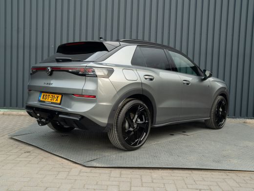 Volkswagen T-Roc 1.5 eTsi R-Line First Edition | Trekhaak wegkl. | 360 Camera | Panodak | Harman/Kardon | Prijs Ri... ActivLease financial lease