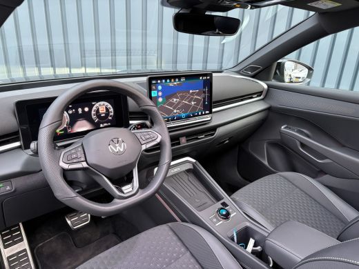 Volkswagen T-Roc 1.5 eTsi R-Line First Edition | Trekhaak wegkl. | 360 Camera | Panodak | Harman/Kardon | Prijs Ri... ActivLease financial lease