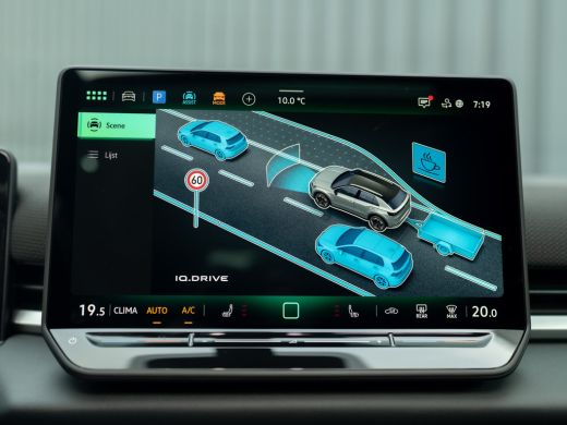 Volkswagen T-Roc 1.5 eTsi R-Line First Edition | Trekhaak wegkl. | 360 Camera | Panodak | Harman/Kardon | Prijs Ri... ActivLease financial lease