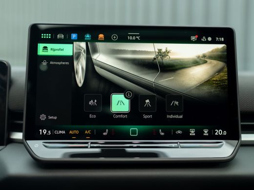 Volkswagen T-Roc 1.5 eTsi R-Line First Edition | Trekhaak wegkl. | 360 Camera | Panodak | Harman/Kardon | Prijs Ri... ActivLease financial lease