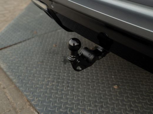 Volkswagen T-Roc 1.5 eTsi R-Line First Edition | Trekhaak wegkl. | 360 Camera | Panodak | Harman/Kardon | Prijs Ri... ActivLease financial lease