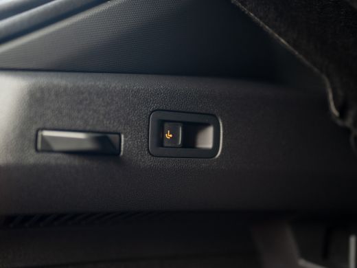 Volkswagen T-Roc 1.5 eTsi R-Line First Edition | Trekhaak wegkl. | 360 Camera | Panodak | Harman/Kardon | Prijs Ri... ActivLease financial lease