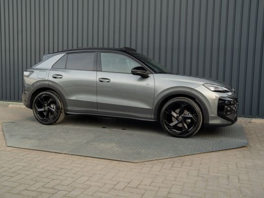 Volkswagen T-Roc 1.5 eTsi R-Line First Edition | Trekhaak wegkl. | 360 Camera | Panodak | Harman/Kardon | Prijs Ri... ActivLease financial lease