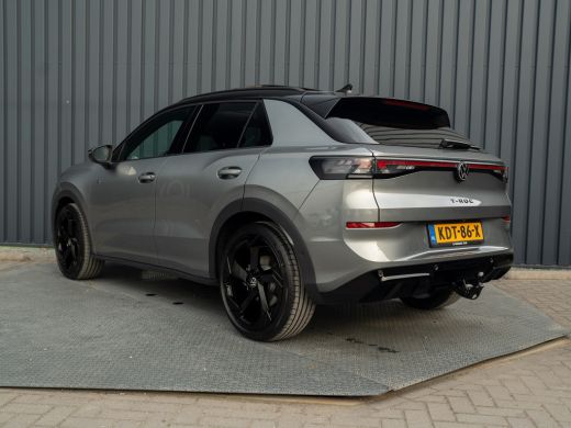 Volkswagen T-Roc 1.5 eTsi R-Line First Edition | Trekhaak wegkl. | 360 Camera | Panodak | Harman/Kardon | Prijs Ri... ActivLease financial lease