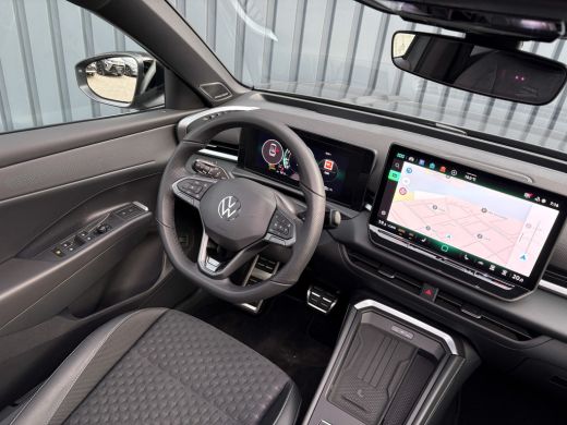 Volkswagen T-Roc 1.5 eTsi R-Line First Edition | Trekhaak wegkl. | 360 Camera | Panodak | Harman/Kardon | Prijs Ri... ActivLease financial lease