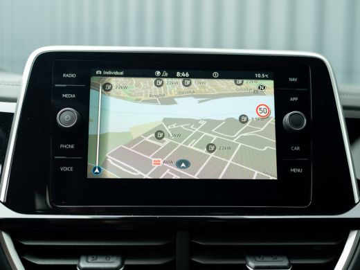 Volkswagen T-Roc 1.5 TSI R-Line Business | Trekhaak afnb. | Camera | Stoelverwarming | Prijs Rijklaar!! ActivLease financial lease