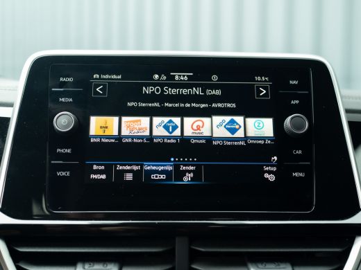 Volkswagen T-Roc 1.5 TSI R-Line Business | Trekhaak afnb. | Camera | Stoelverwarming | Prijs Rijklaar!! ActivLease financial lease