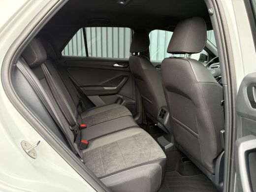 Volkswagen T-Roc 1.5 TSI R-Line Business | Trekhaak afnb. | Camera | Stoelverwarming | Prijs Rijklaar!! ActivLease financial lease