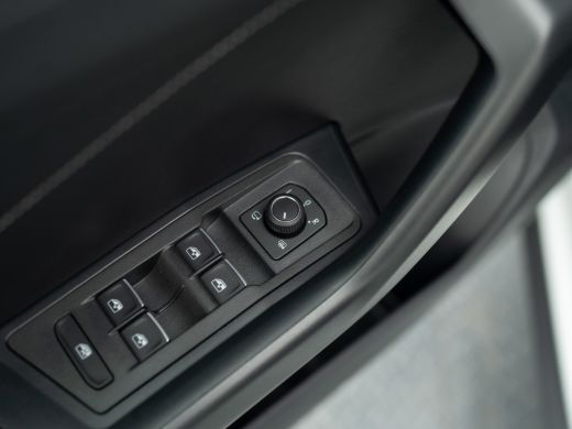 Volkswagen T-Roc 1.5 TSI R-Line Business | Trekhaak afnb. | Camera | Stoelverwarming | Prijs Rijklaar!! ActivLease financial lease