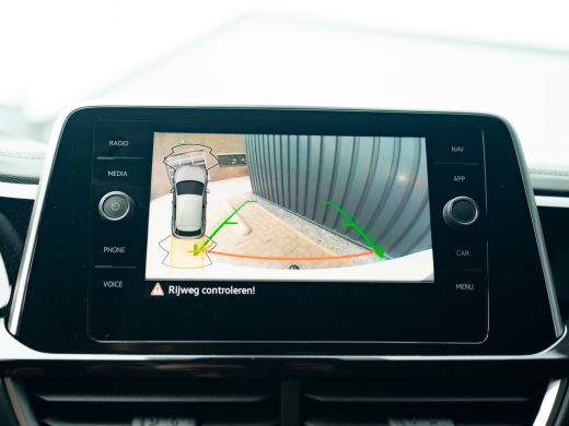 Volkswagen T-Roc 1.5 TSI R-Line Business | Trekhaak afnb. | Camera | Stoelverwarming | Prijs Rijklaar!! ActivLease financial lease