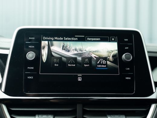 Volkswagen T-Roc 1.5 TSI R-Line Business | Trekhaak afnb. | Camera | Stoelverwarming | Prijs Rijklaar!! ActivLease financial lease