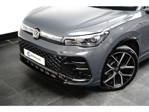 Volkswagen Tiguan 1.5 TSI eHybrid 272PK DSG-6 R-Line | PANORAMADAK | BLACK STYLE | 20 INCH | ELEKTR. A. KLEP | NAVI... ActivLease financial lease