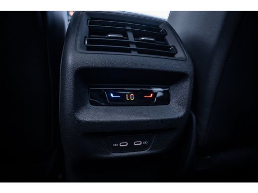 Volkswagen Tiguan R-Line Edition - eHybrid | 'App-Connect' draadloze smartphone integratie | Achteruitrijcamera (Re... ActivLease financial lease