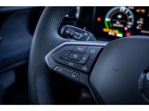 Volkswagen Tiguan R-Line Edition - eHybrid | 'App-Connect' draadloze smartphone integratie | Achteruitrijcamera (Re... ActivLease financial lease