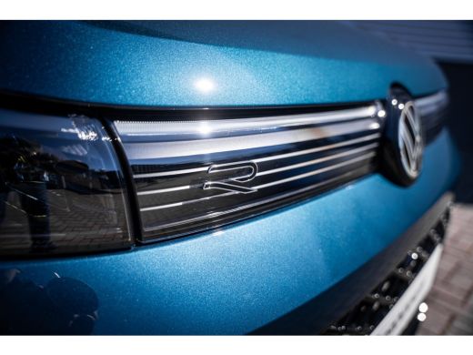 Volkswagen Tiguan R-Line Edition - eHybrid | 'App-Connect' draadloze smartphone integratie | Achteruitrijcamera (Re... ActivLease financial lease