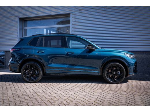 Volkswagen Tiguan R-Line Edition - eHybrid | 'App-Connect' draadloze smartphone integratie | Achteruitrijcamera (Re... ActivLease financial lease