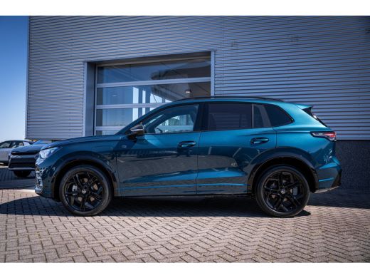 Volkswagen Tiguan R-Line Edition - eHybrid | 'App-Connect' draadloze smartphone integratie | Achteruitrijcamera (Re... ActivLease financial lease