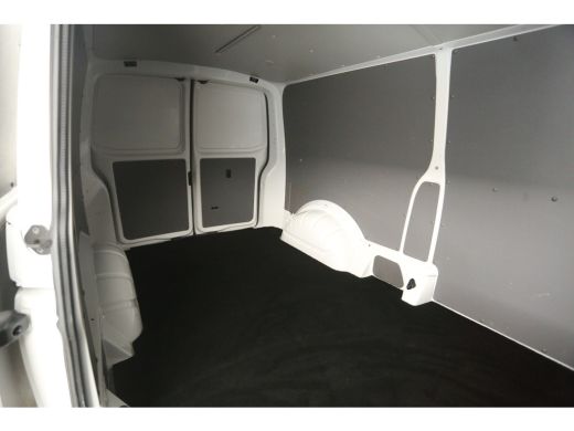 Volkswagen Transporter 2.0 TDI L2H1 150PK | Aut. | Airco | Cruise | Carplay | 3 Zits | Parkeersens. | Trekhaak ActivLease financial lease