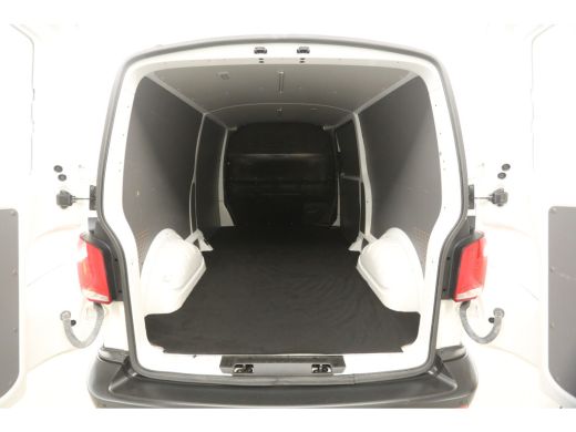 Volkswagen Transporter 2.0 TDI L2H1 150PK | Aut. | Airco | Cruise | Carplay | 3 Zits | Parkeersens. | Trekhaak ActivLease financial lease