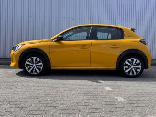 Peugeot e-208 EV Active 50 kWh | All Season Banden | Stoelverwarming | Cruise Control | Navigatie | Apple Carpl...