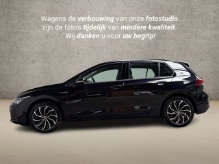 Volkswagen Golf 1.5 TSI Sport (4 CILINDER, APPLE CARPLAY, GROOT NAVI, STUUR/STOELVERWARMING, KEYLESS, SPORTSTOELE...