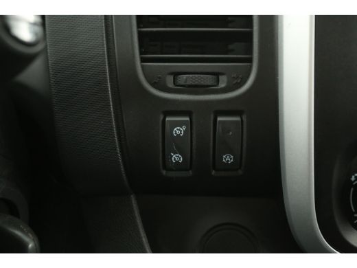 Renault Trafic 2.0 dCi T29 L2H1 | DC | 6-Zits | Airco | Cruise | Navi | Trekhaak | Imperiaal | Parkeersens. ActivLease financial lease