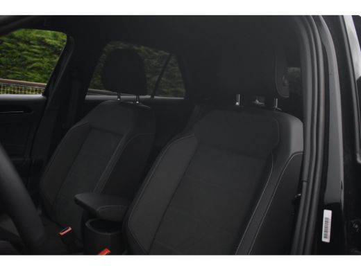 Volkswagen T-Roc 1.5 TSI 150PK R-line | TREKHAAK | STOELVERW. | CAMERA ACHTER | ADAPT. CRUISE | APP. CONNECT | AIR... ActivLease financial lease