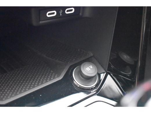 Volkswagen T-Roc 1.5 TSI 150PK R-line | TREKHAAK | STOELVERW. | CAMERA ACHTER | ADAPT. CRUISE | APP. CONNECT | AIR... ActivLease financial lease