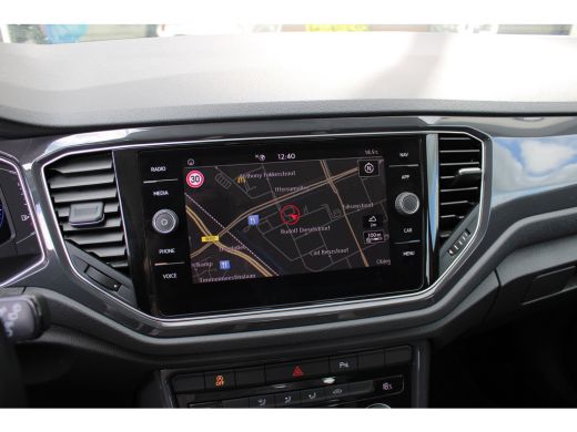 Volkswagen T-Roc 1.5 TSI Sport | AUTOMAAT | Navigatie | Adaptieve Cruise Control | Bluetooth | Climate Control | |... ActivLease financial lease