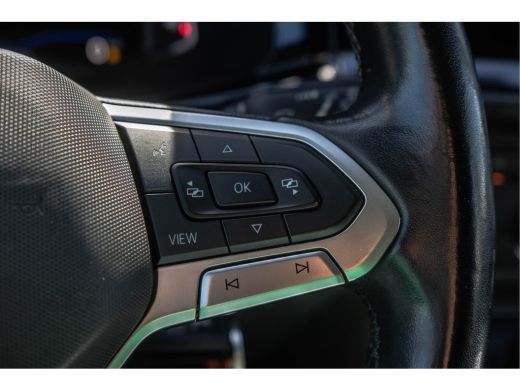 Volkswagen Transporter 2.0 TDI BULLI | L1H1 | 150PK | LED | Automaat | Camera | Carplay | PDC | Trekhaak ActivLease financial lease