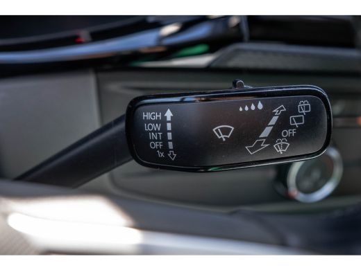 Volkswagen Transporter 2.0 TDI BULLI | L1H1 | 150PK | LED | Automaat | Camera | Carplay | PDC | Trekhaak ActivLease financial lease