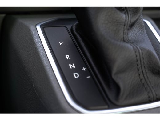 Volkswagen Transporter 2.0 TDI BULLI | L1H1 | 150PK | LED | Automaat | Camera | Carplay | PDC | Trekhaak ActivLease financial lease