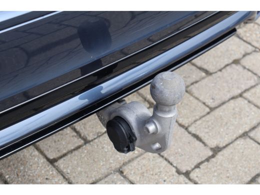 Volvo  V60 2.0 B3 R-Design | Trekhaak | Pano | Harman Kardon | ActivLease financial lease