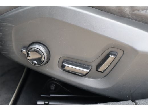 Volvo  V60 2.0 B3 R-Design | Trekhaak | Pano | Harman Kardon | ActivLease financial lease