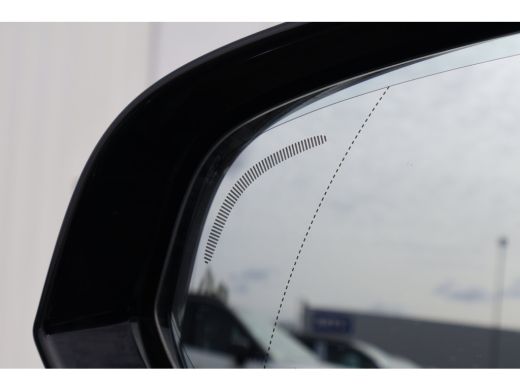 Volvo  V60 2.0 B3 R-Design | Trekhaak | Pano | Harman Kardon | ActivLease financial lease