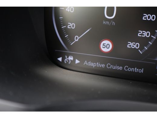 Volvo  V60 2.0 B3 R-Design | Trekhaak | Pano | Harman Kardon | ActivLease financial lease