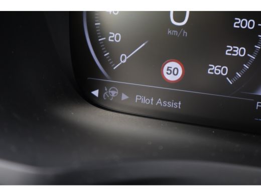 Volvo  V60 2.0 B3 R-Design | Trekhaak | Pano | Harman Kardon | ActivLease financial lease