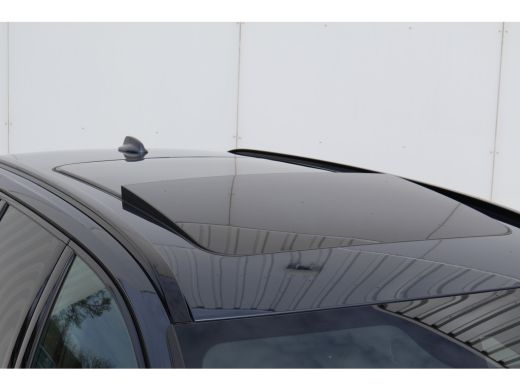 Volvo  V60 2.0 B3 R-Design | Trekhaak | Pano | Harman Kardon | ActivLease financial lease