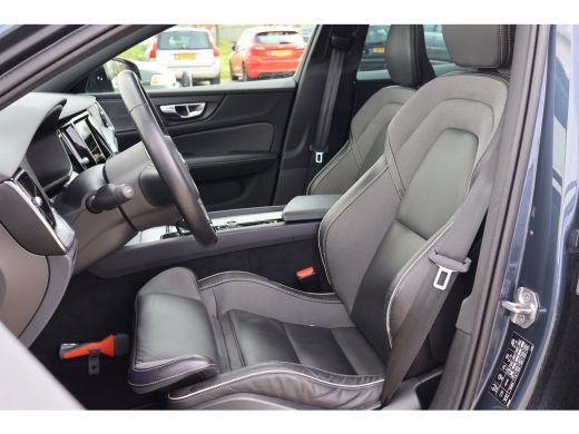 Volvo  V60 2.0 B3 R-Design | Trekhaak | Pano | Harman Kardon | ActivLease financial lease