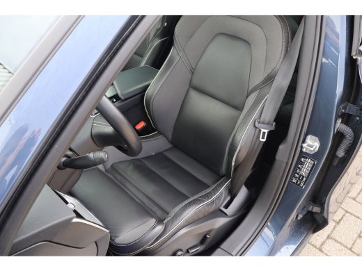 Volvo  V60 2.0 B3 R-Design | Trekhaak | Pano | Harman Kardon | ActivLease financial lease